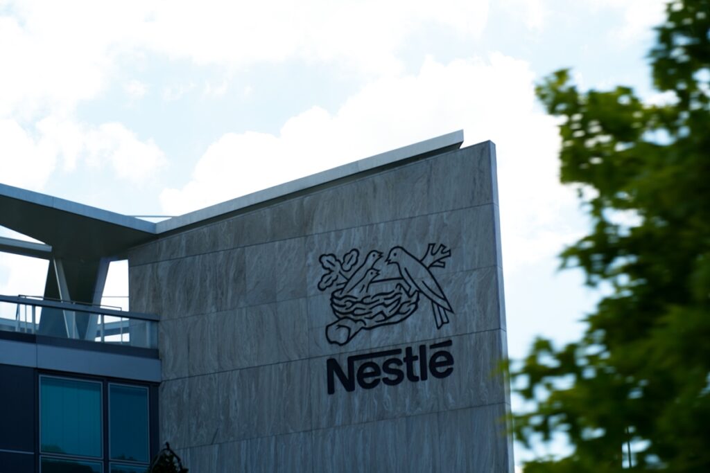 nestle-recolhe-formulas-infantis-na-europa-por-risco-de-toxina