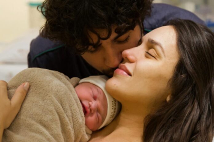 nattan-e-rafa-kalimann-mostram-fotos-do-nascimento-de-zuza.-veja