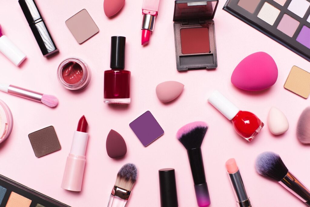 medicos-alertam-que-uso-de-cosmeticos-falsos-pode-causar-danos-a-saude