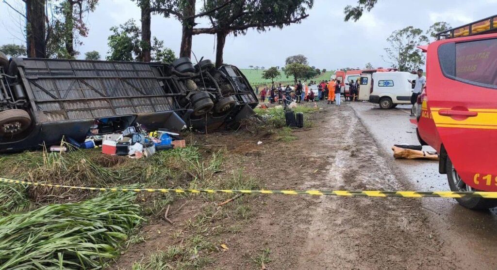 onibus-que-causou-acidente-com-6-mortos-em-mg-nao-tinha-licenca-para-viajar