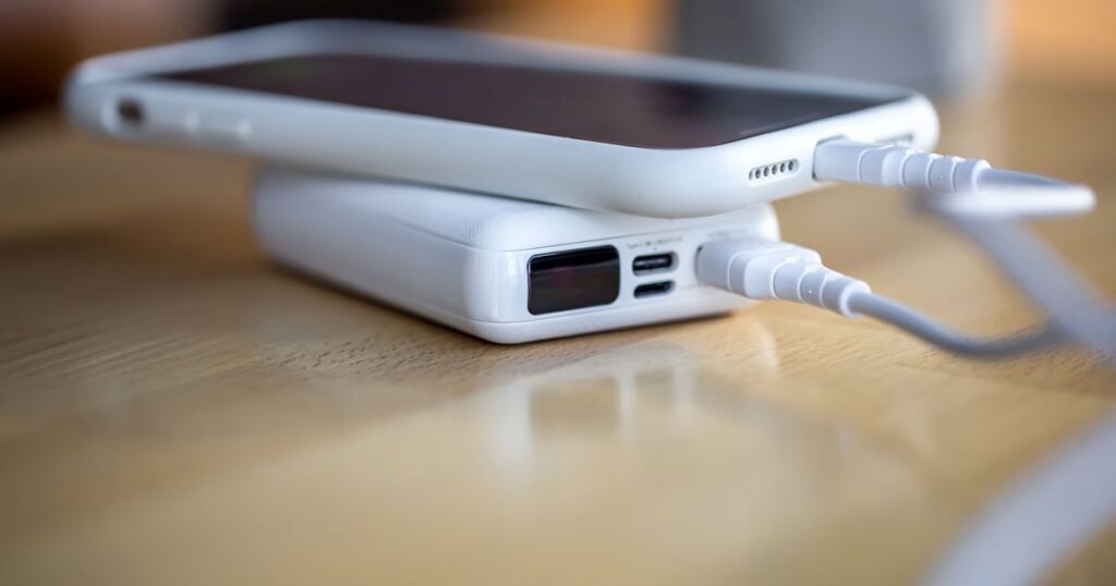 carregadores-falsos-atrapalham-a-carga-do-celular?-entenda