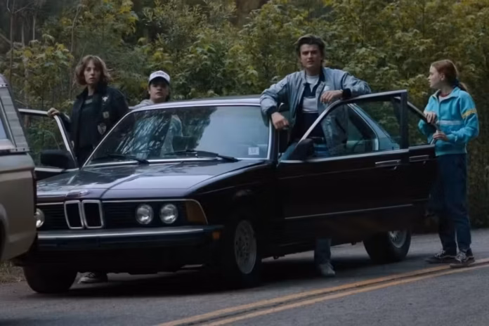 “stranger-things”:-bmw-serie-7-e-destaque-entre-os-carros-da-serie