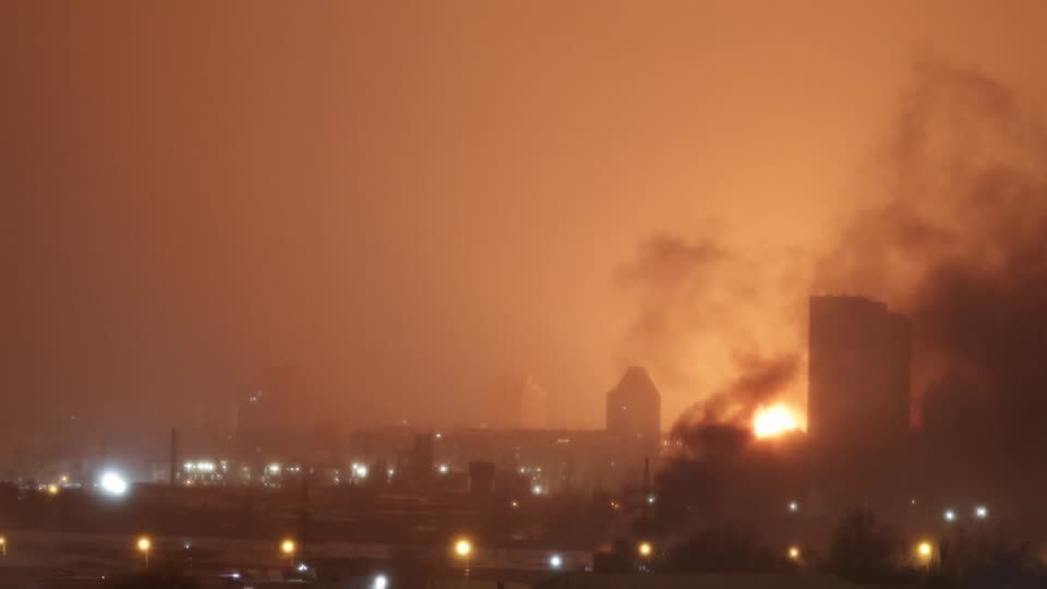 ataque-russo-deixa-quatro-mortos-e-provoca-incendios-em-kiev