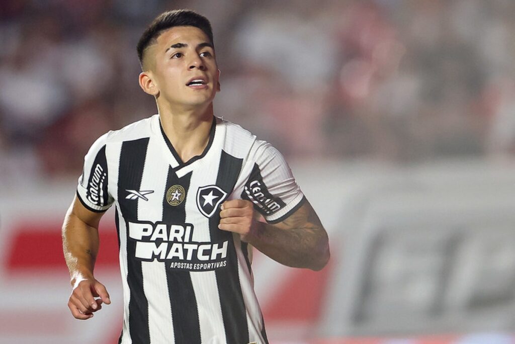 alvo-do-palmeiras:-relembre-a-passagem-de-almada-pelo-botafogo