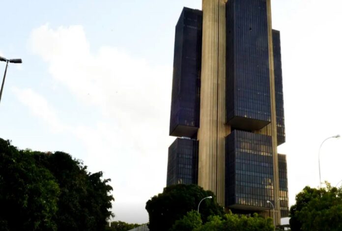 focus:-mercado-reduz-projecao-da-inflacao-de-2026-para-4,05%