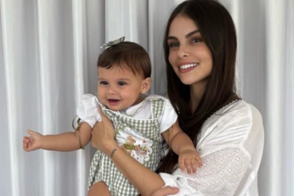 amanda-kimberlly-mostra-como-esta-dedo-de-helena-apos-acidente-grave