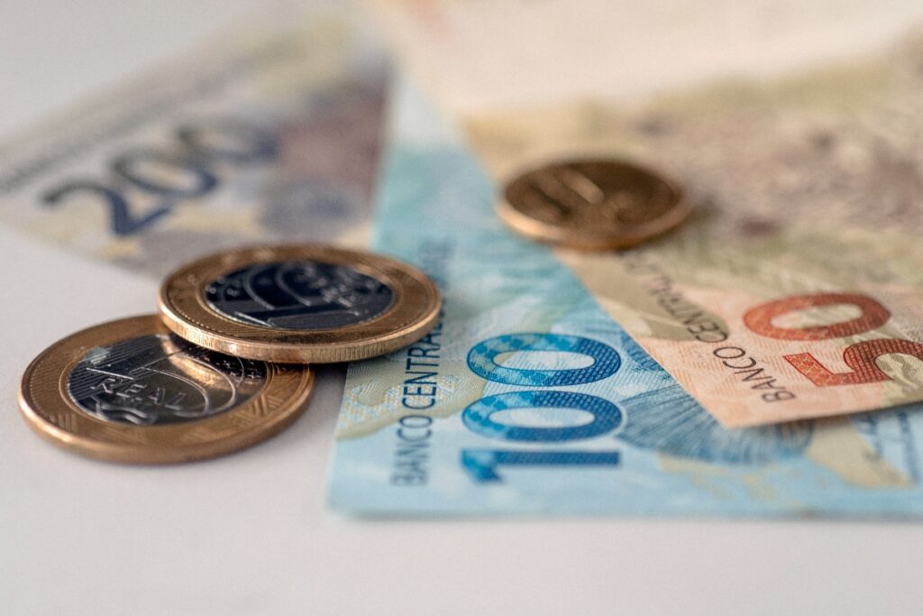 dinheiro-esquecido:-brasileiros-podem-resgatar-r$-10-bilhoes,-diz-bc