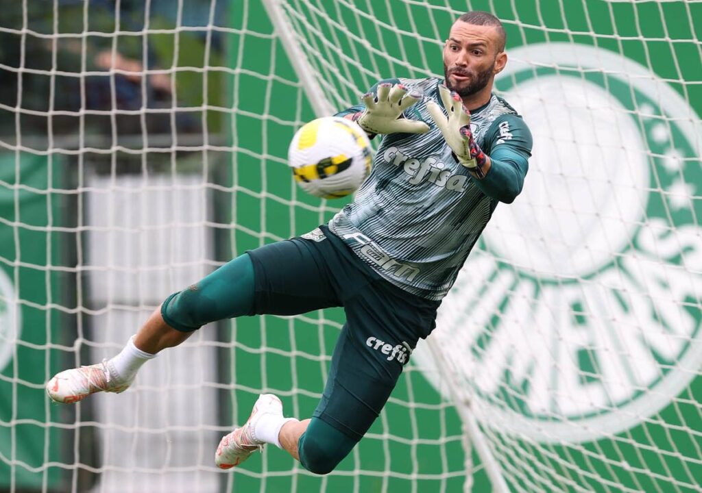 palmeiras-atende-pedido-e-libera-weverton-para-assinar-com-novo-clube