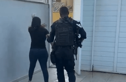 foragida,-“dama-do-crime”-e-viuva-de-chefe-do-cv-e-presa-no-rj