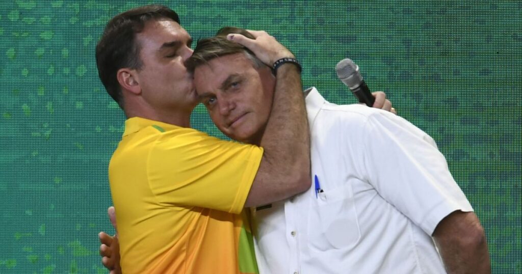 flavio-diz-que-defesa-de-bolsonaro-entrou-com-pedido-de-prisao-domiciliar