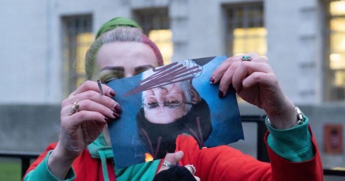 protestos-atuais-no-ira-sao-diferentes-dos-outros-desde-1979,-diz-diplomata