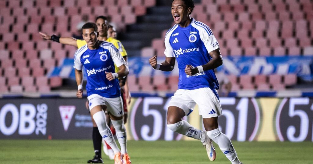 cruzeiro-bate-tombense-fora-de-casa-e-conquista-primeira-vitoria-no-mineiro