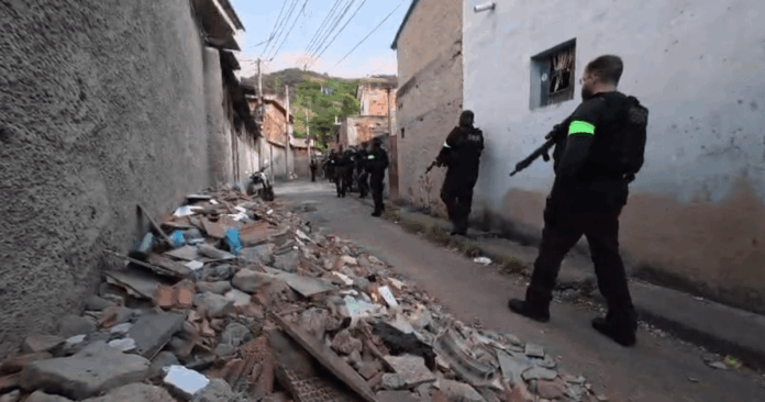 rj:-policia-realiza-operacao-contra-o-comando-vermelho-na-vila-kennedy