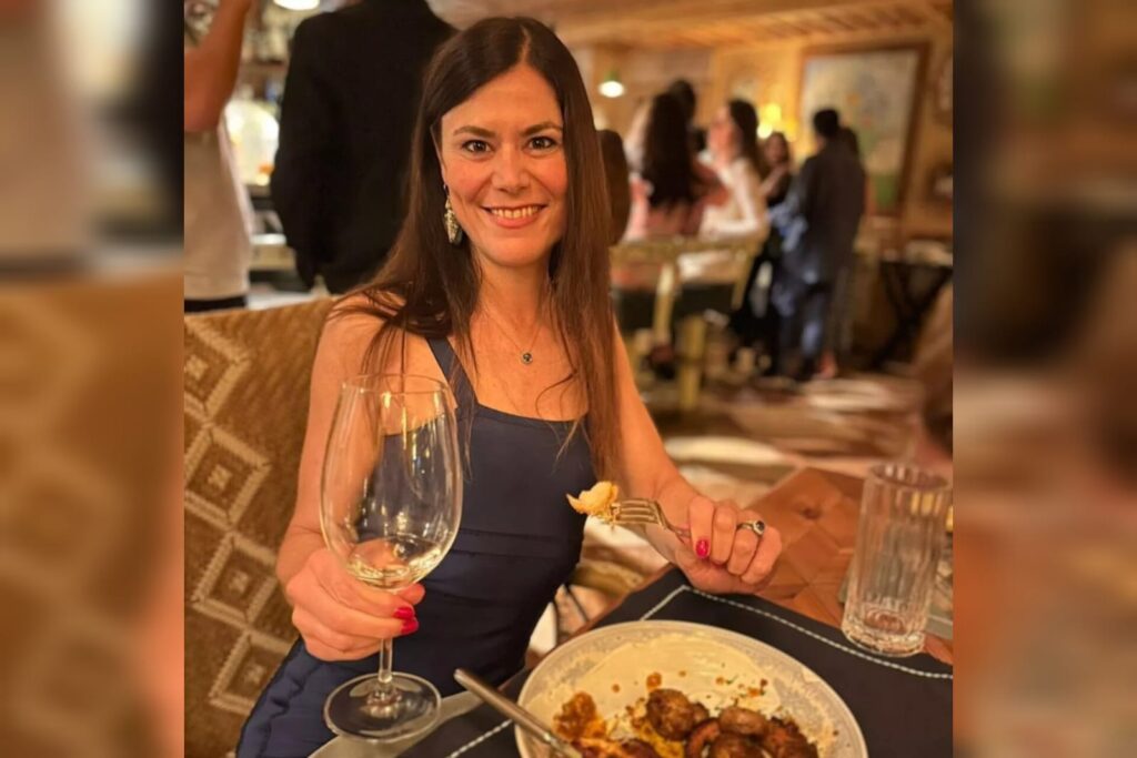 mulher-minimiza-sinais-do-cancer-de-intestino-por-excessos-nas-ferias