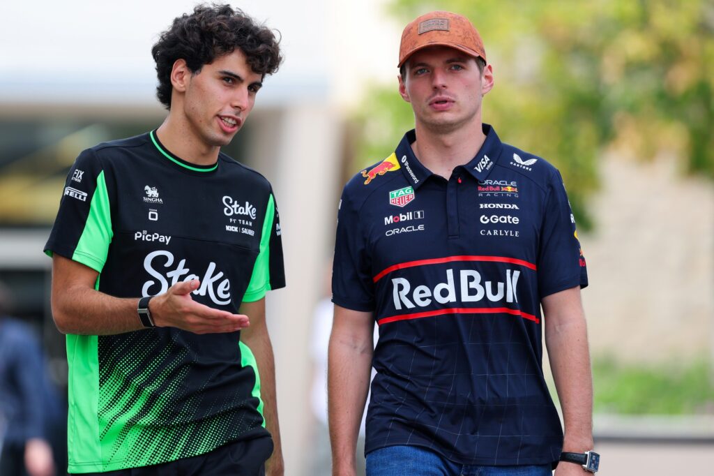 verstappen-exalta-amizade-com-bortoleto:-“relacao-especialmente-boa”