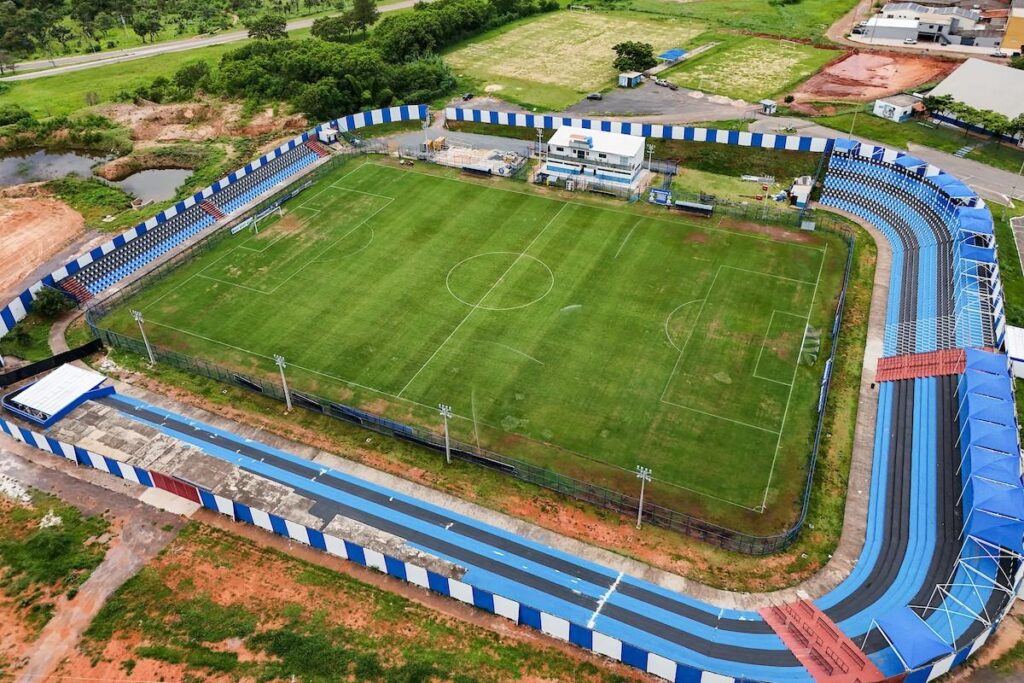 estadio-jk,-no-paranoa,-sofre-com-gramado-sem-condicoes-de-jogo