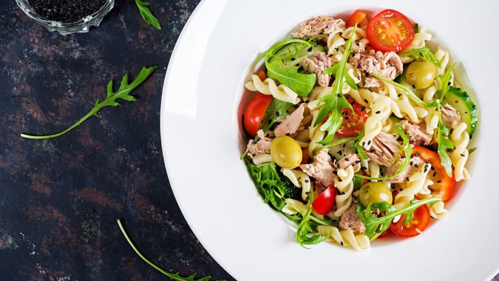 nutricionista-ensina-como-comer-salada-fora-de-casa-em-seguranca