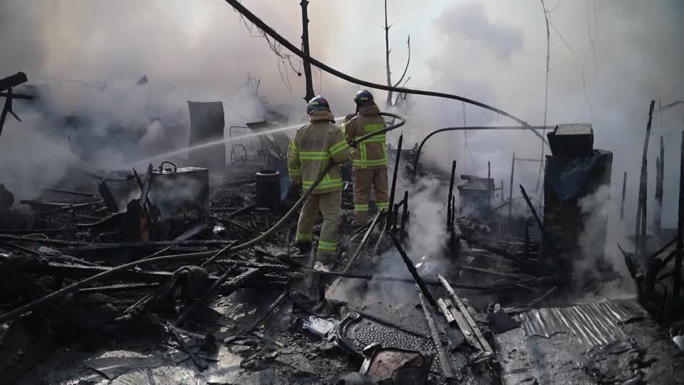 incendio-atinge-favela-na-coreia-do-sul-e-leva-oito-horas-para-ser-apagado
