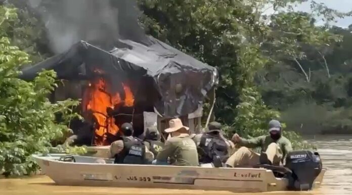 garimpo-ilegal:-pf-destroi-equipamentos-em-territorio-indigena-kayapo-no-pa