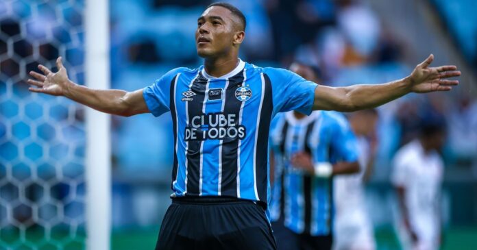 carlos-vinicius-brilha-na-volta-de-tete,-e-gremio-atropela-sao-luiz