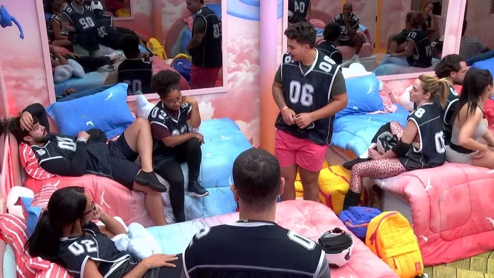 bbb-26:-pedro-finge-passar-mal-e-provoca-discussao-generalizada-na-casa