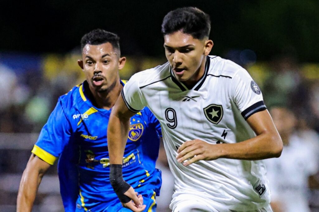 sampaio-correa-aproveita-jogador-expulso-do-botafogo-e-vence-de-virada