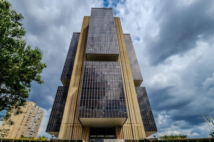 focus:-mercado-reduz-projecao-da-inflacao-de-2026-para-4,02%