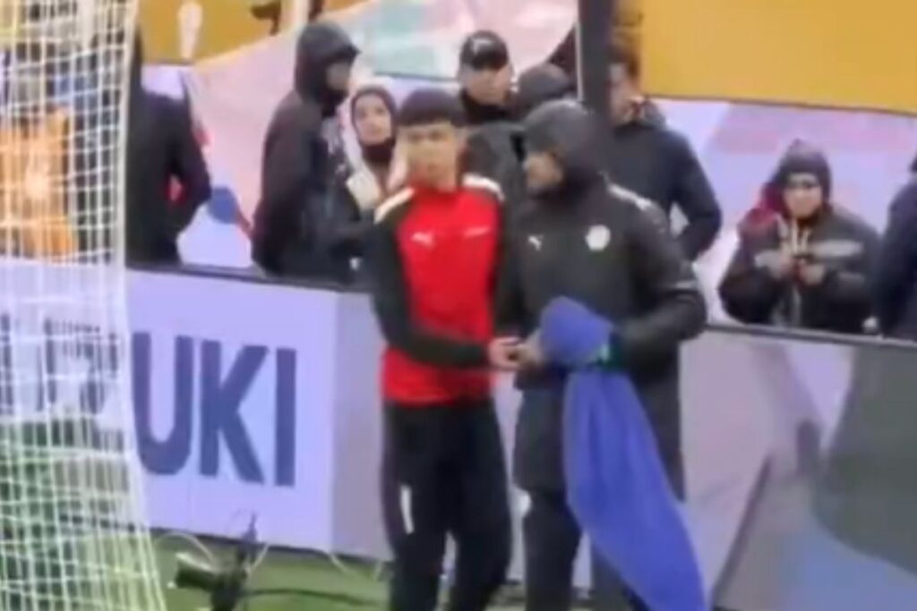 gandulas-tentam-roubar-toalha-de-goleiro-na-final-da-copa-africana.-veja-video