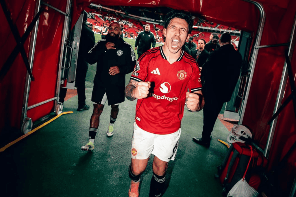 zagueiro-do-united-rebate-idolo-do-clube-apos-triunfo-no-classico