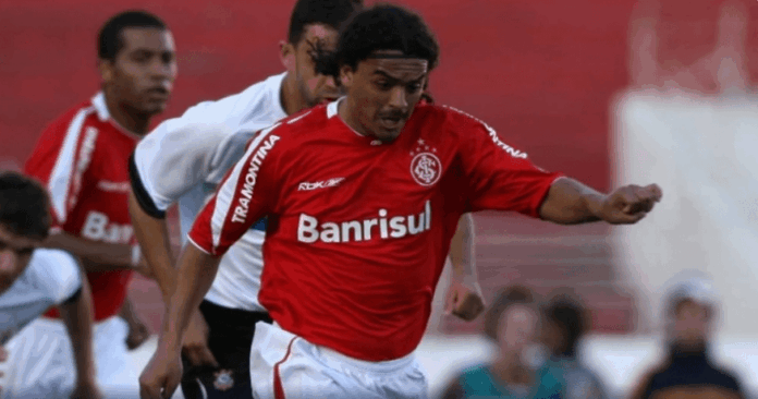 campeao-do-mundo-pelo-inter-e-agredido-por-policiais-apos-jogo-no-parana