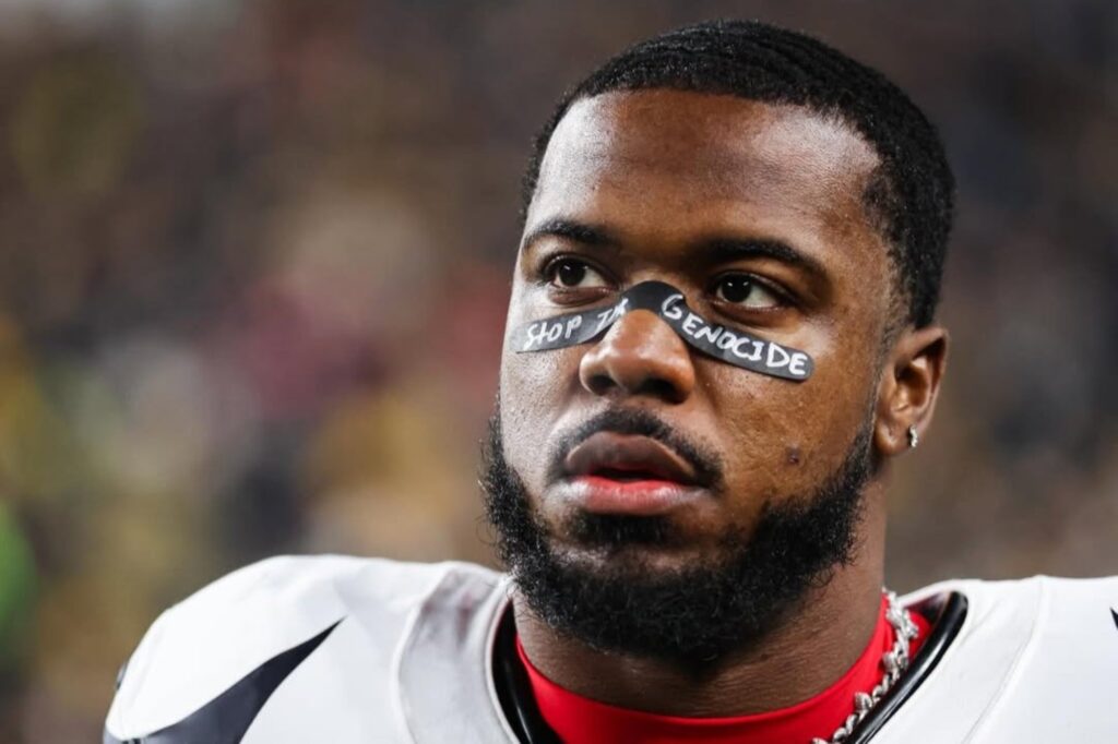 nfl:-jogador-do-texans-e-multado-por-mensagem-pro-palestina-em-jogo