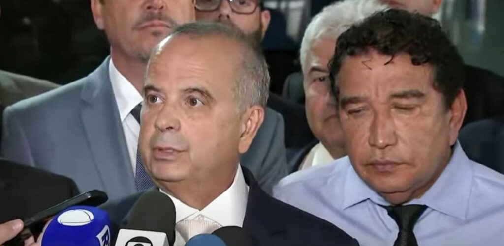 defesa-de-bolsonaro-pede-autorizacao-para-visita-de-rogerio-marinho