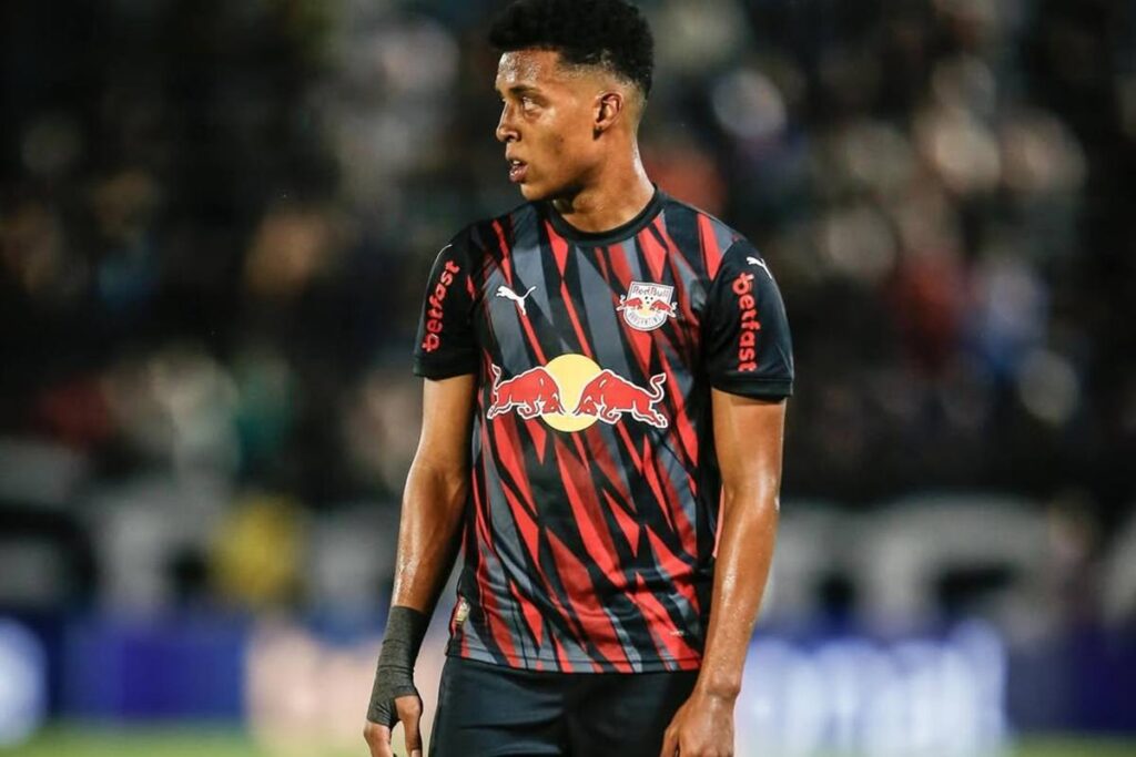 bragantino:-lateral-realiza-cirurgia-cerebral-apos-diagnostico-de-mav