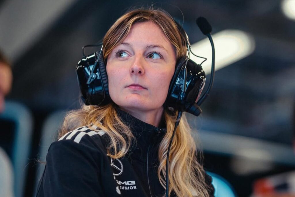 campea-da-f1-academy-e-elevada-a-pilota-de-desenvolvimento-da-mercedes