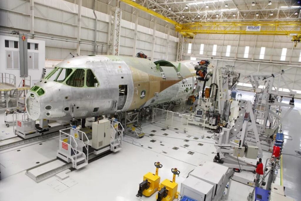 embraer-firma-acordo-com-grupo-bilionario-para-abrir-fabrica-na-india
