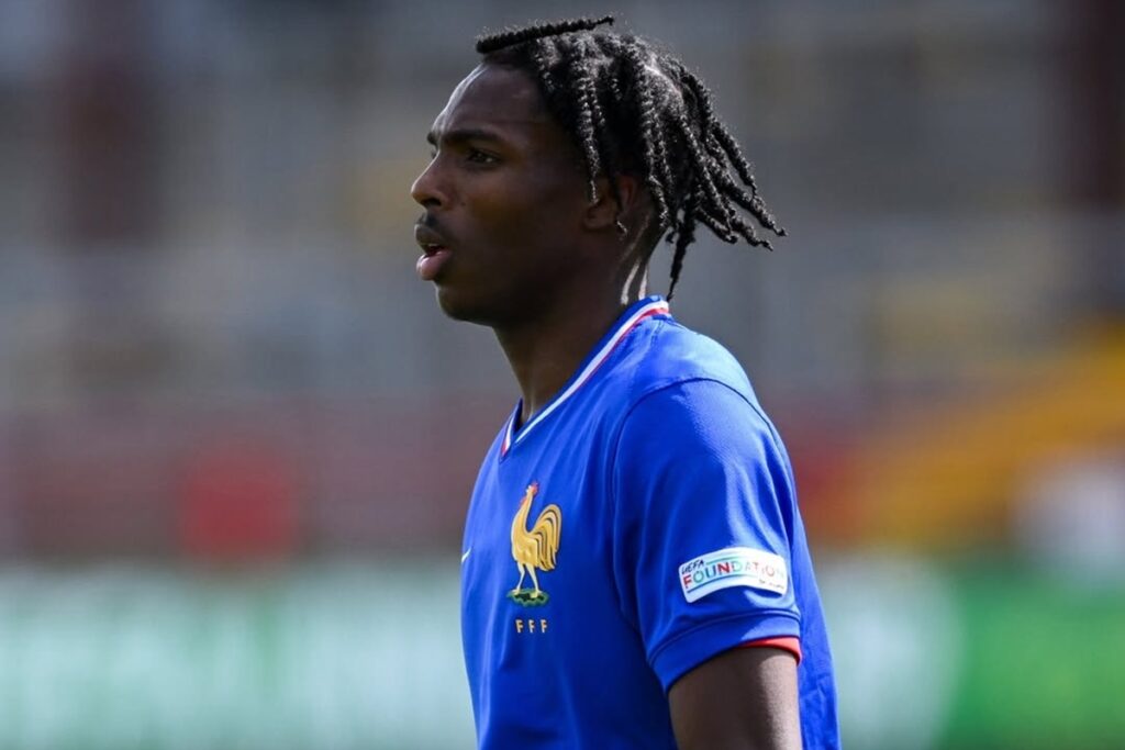 liverpool-anuncia-contratacao-de-zagueiro-frances-por-r$-431-milhoes