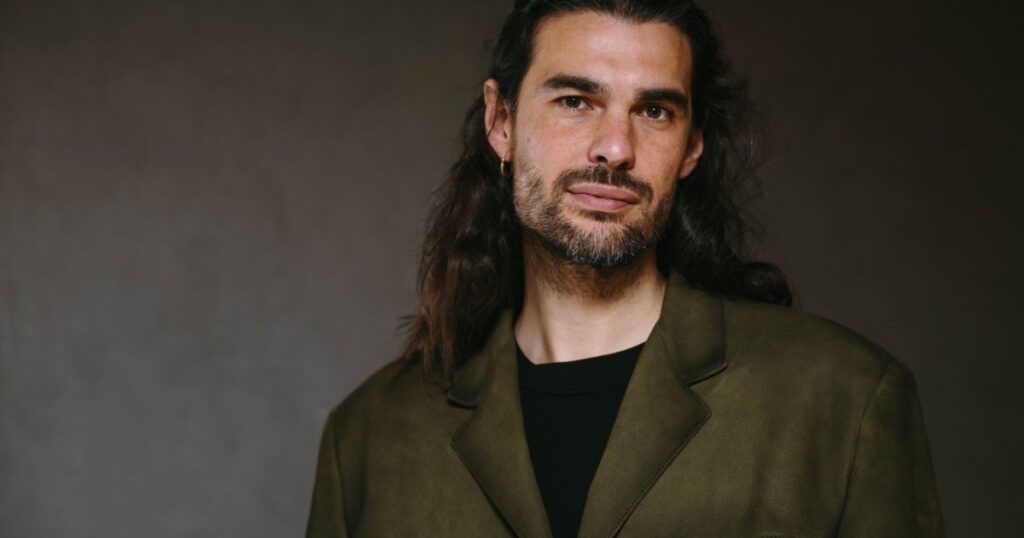 diretor-de-“sirat”-explica-fala-polemica-sobre-“o-agente-secreto”:-“ironia”