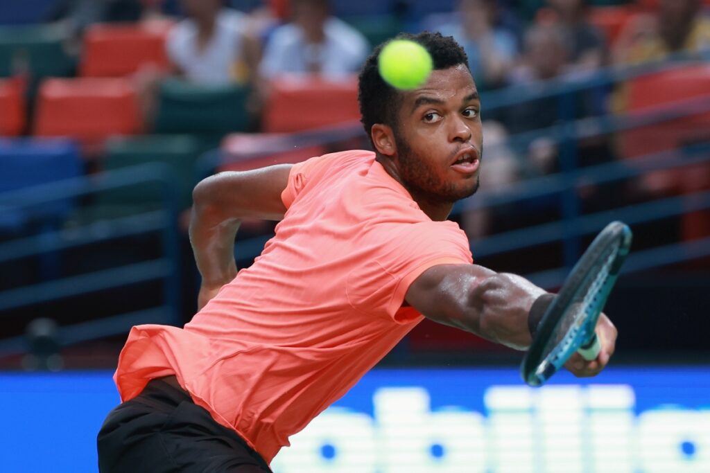 tenista-frances-acerta-bolada-no-proprio-olho-e-abandona-partida;-veja