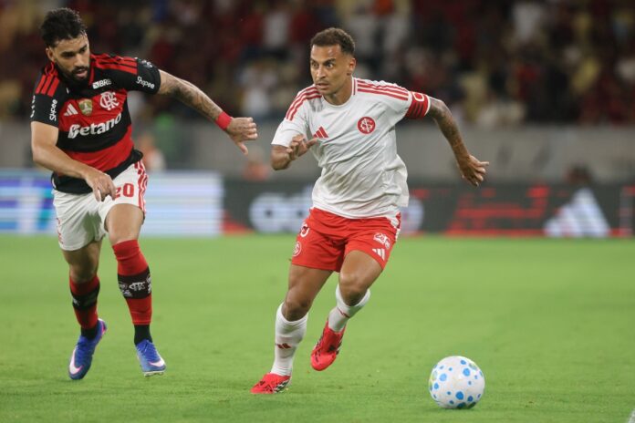 flamengo-e-internacional-se-enfrentam-pelo-campeonato-brasileiro;-siga