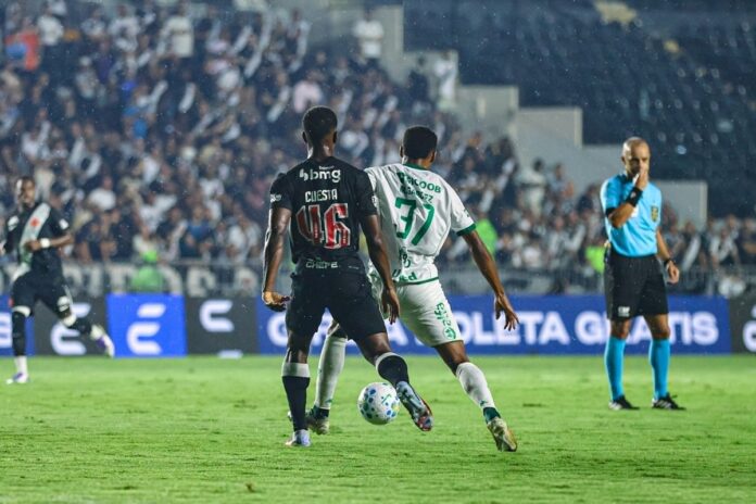 com-gol-nos-acrescimos,-vasco-e-chapecoense-empatam-no-brasileirao