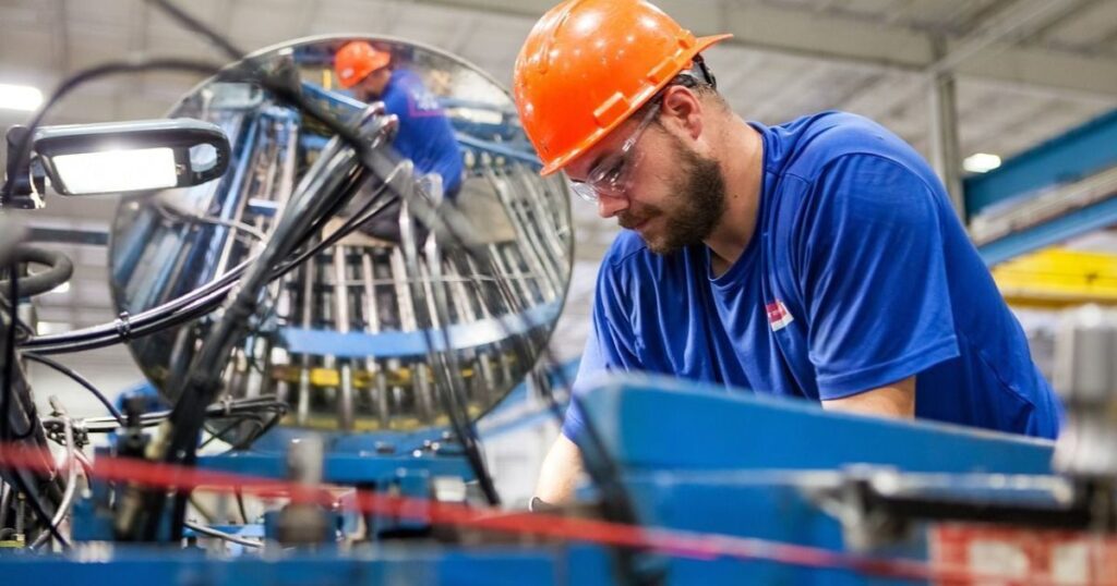 faturamento-da-industria-fica-estagnado-em-2025,-aponta-cni