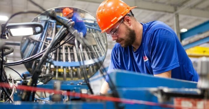 faturamento-da-industria-fica-estagnado-em-2025,-aponta-cni