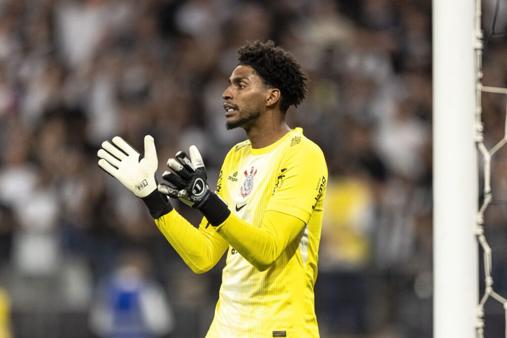 corinthians-nega-proposta-do-besiktas-pelo-goleiro-hugo-souza;-confira