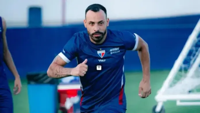 santos-fecha-a-contratacao-do-atacante-moises,-do-fortaleza;-veja-valores