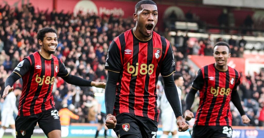 ex-vasco,-rayan-marca-seu-primeiro-gol-pelo-bournemouth;-assista