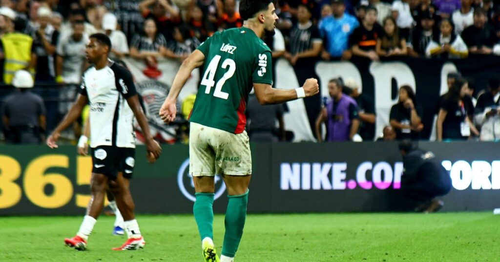 palmeiras-vence-corinthians-com-gol-de-flaco;-memphis-perde-penalti