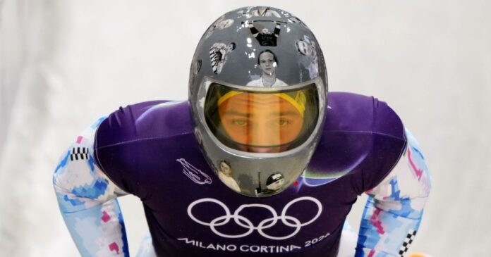 olimpiada-de-inverno:-ucraniano-usa-capacete-em-memoria-de-mortos-na-guerra