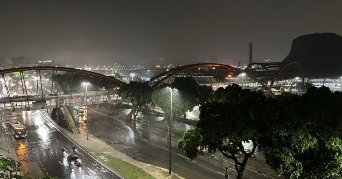 rio-de-janeiro-entra-em-estagio-3-para-chuvas-e-sirenes-sao-acionadas