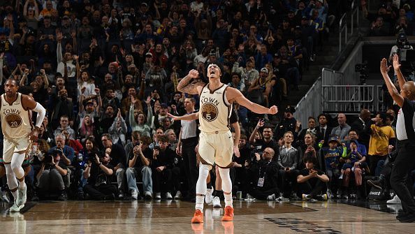 brasileiro-marca-cesta-da-vitoria-dos-warriors-na-nba;-veja-lance