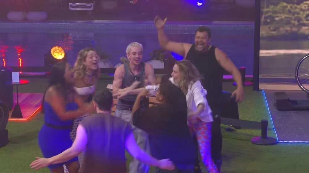 bbb-26:-milena-conclui-o-desafio-e-retorna-a-festa-do-lider-ao-som-de-rbd